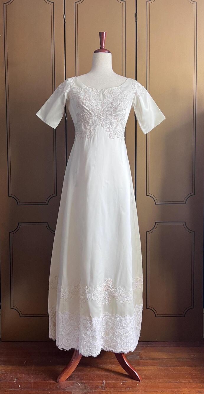 Vintage wedding gown with short sleeves, size M